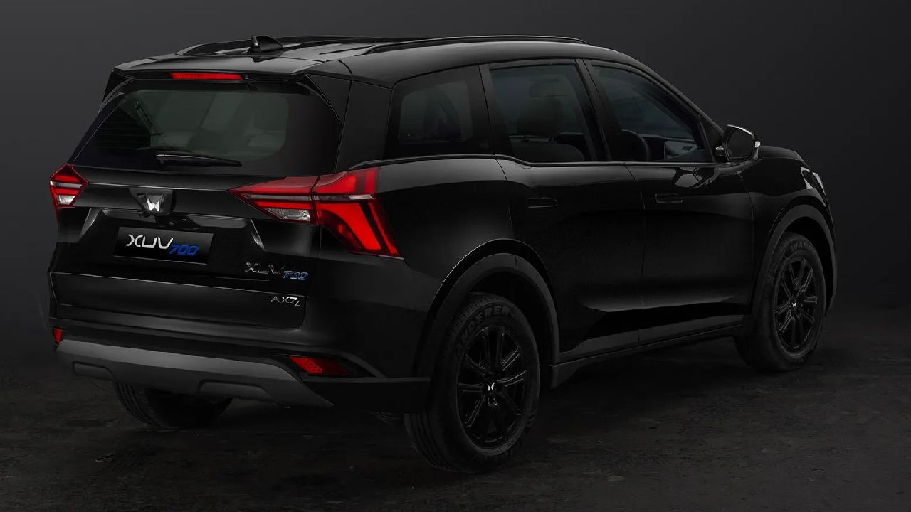 2024-Mahindra-XUV700-Rear